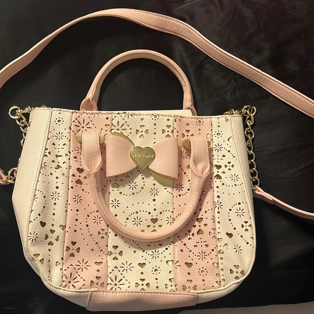 Betsey Johnson adorable hand bag with shoulder strap (chain/leather)